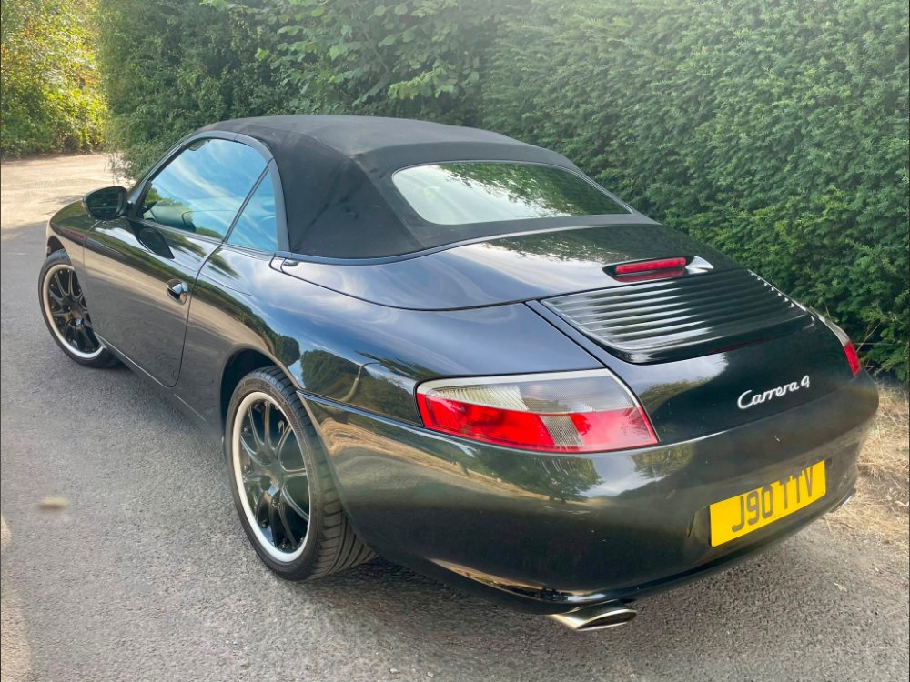 Porsche 911 photograph 2