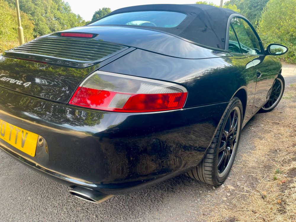 Porsche 911 photograph 8