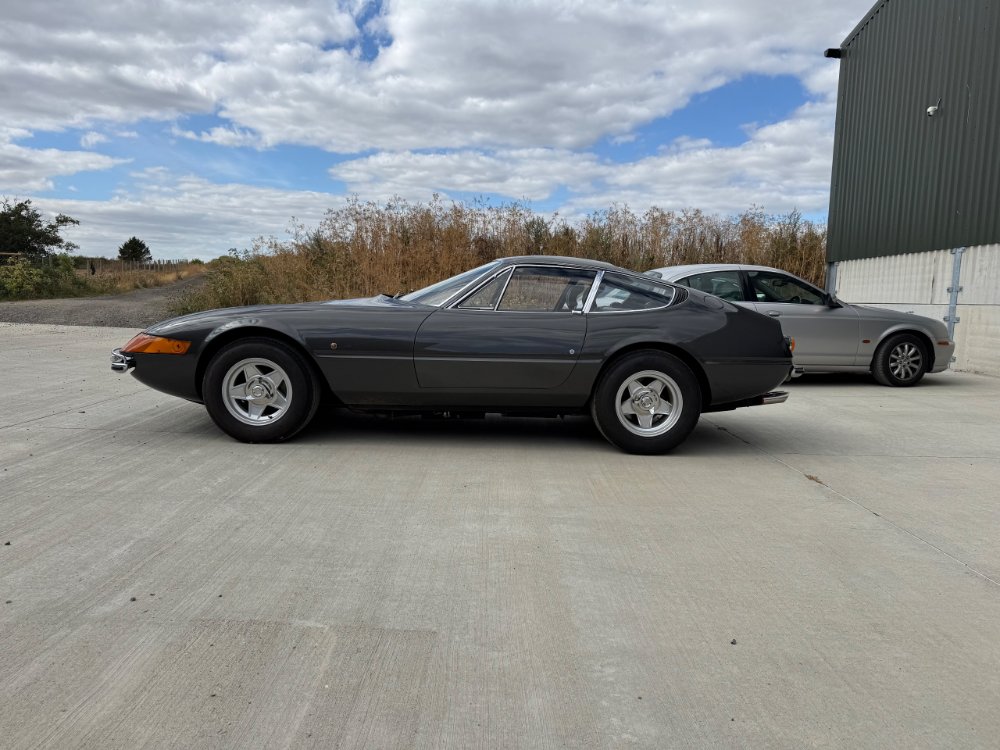Ferrari Daytona photograph 2