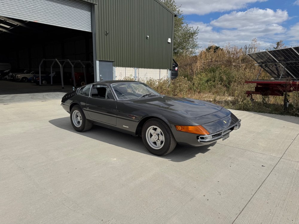 Ferrari Daytona photograph 3