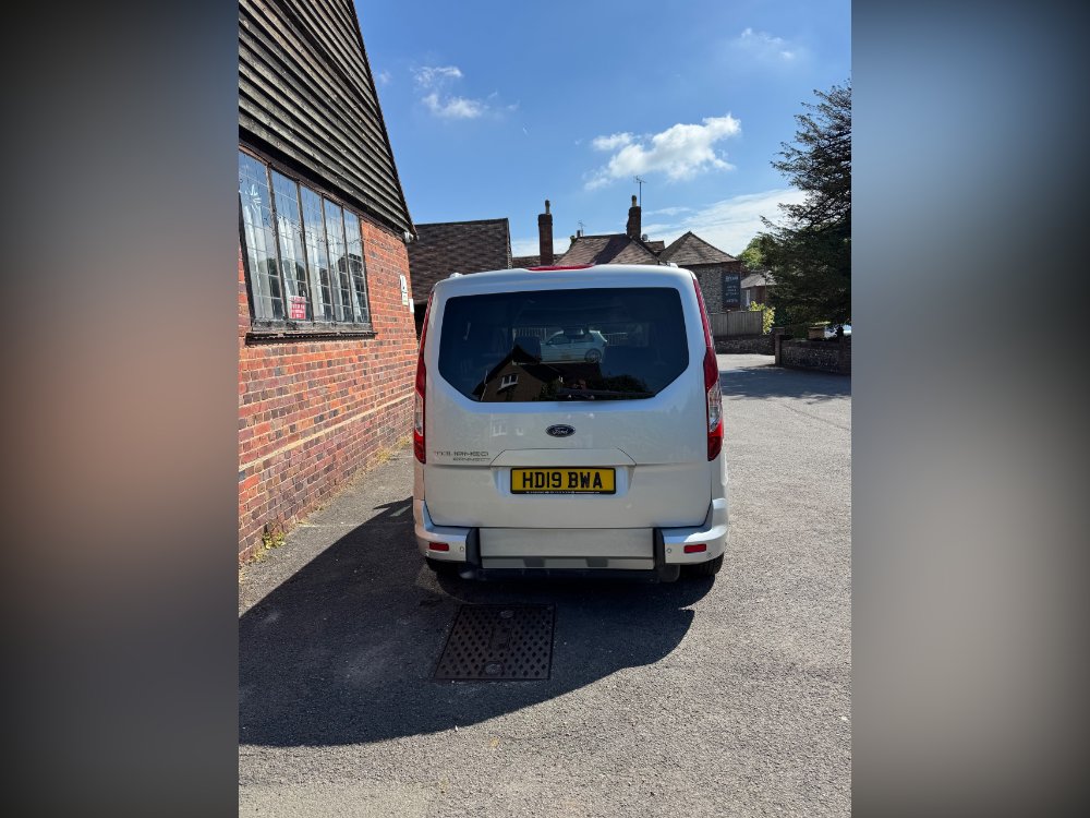 Ford Tourneo Connect photograph 6