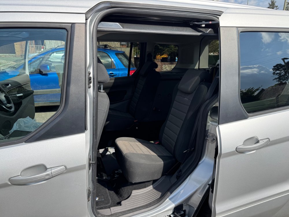 Ford Tourneo Connect photograph 7