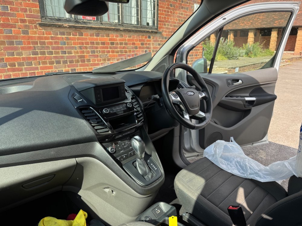 Ford Tourneo Connect photograph 8